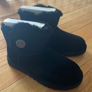 Women’s Mini Bailey snaps - black size 7